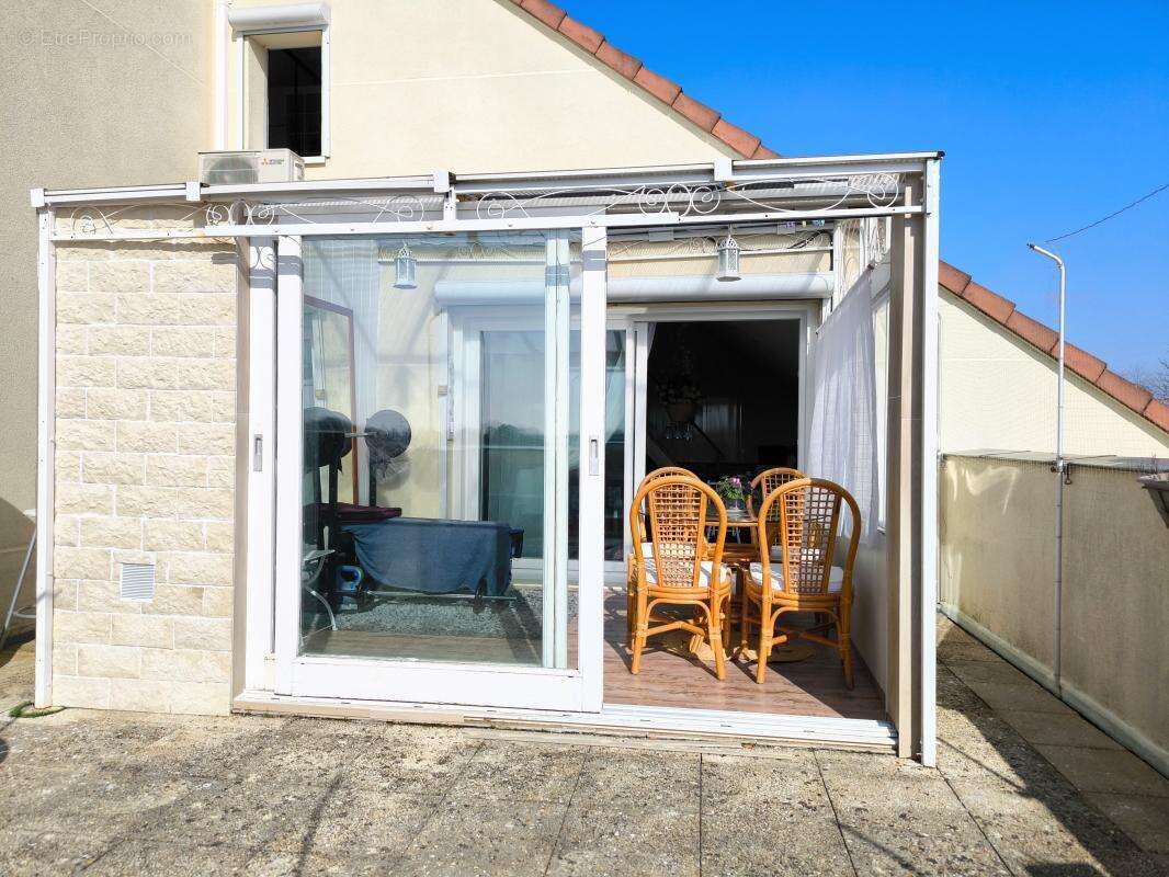 Appartement à BRIE-COMTE-ROBERT