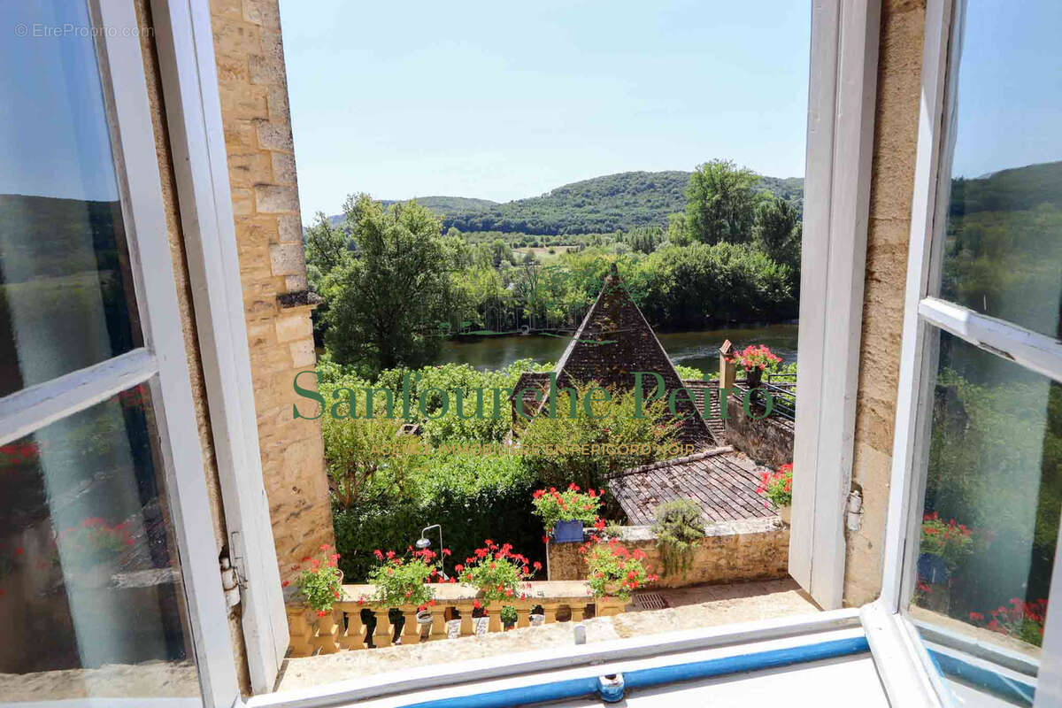 Maison à BEYNAC-ET-CAZENAC