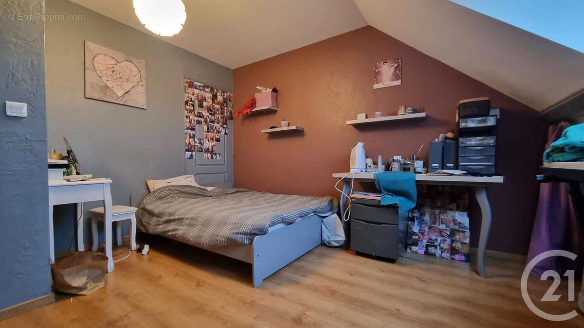 Maison à NEUILLY-LE-REAL