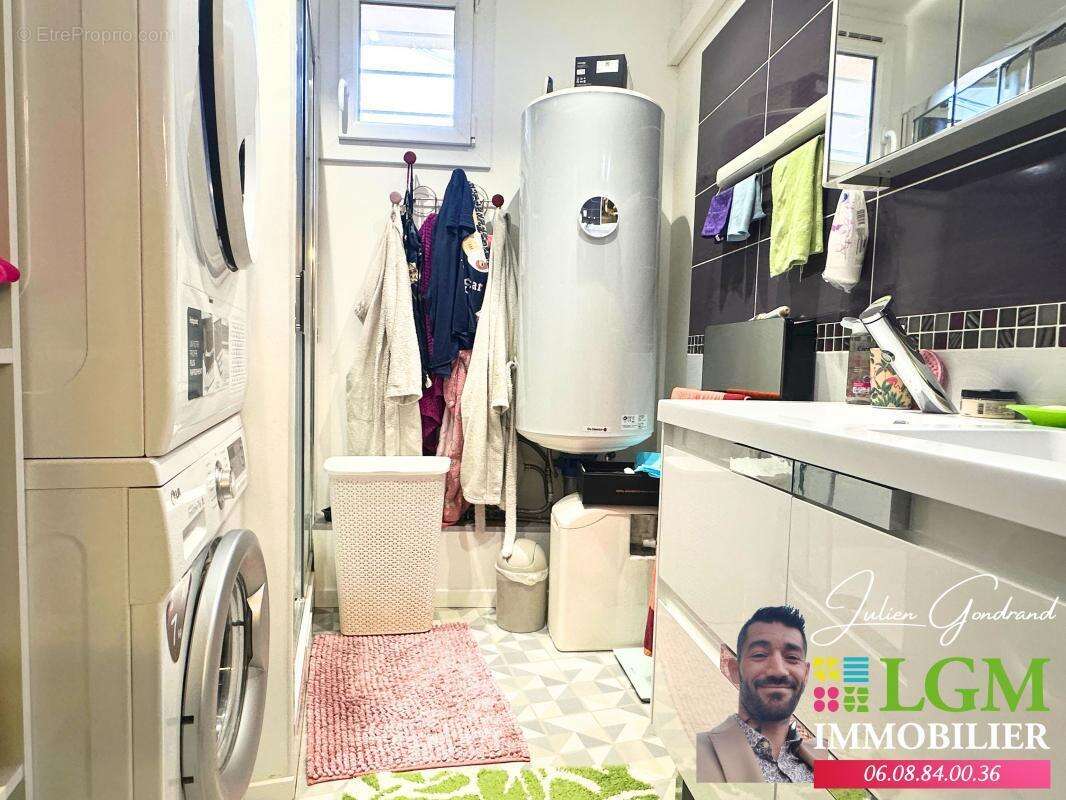 Appartement à UCHAUD