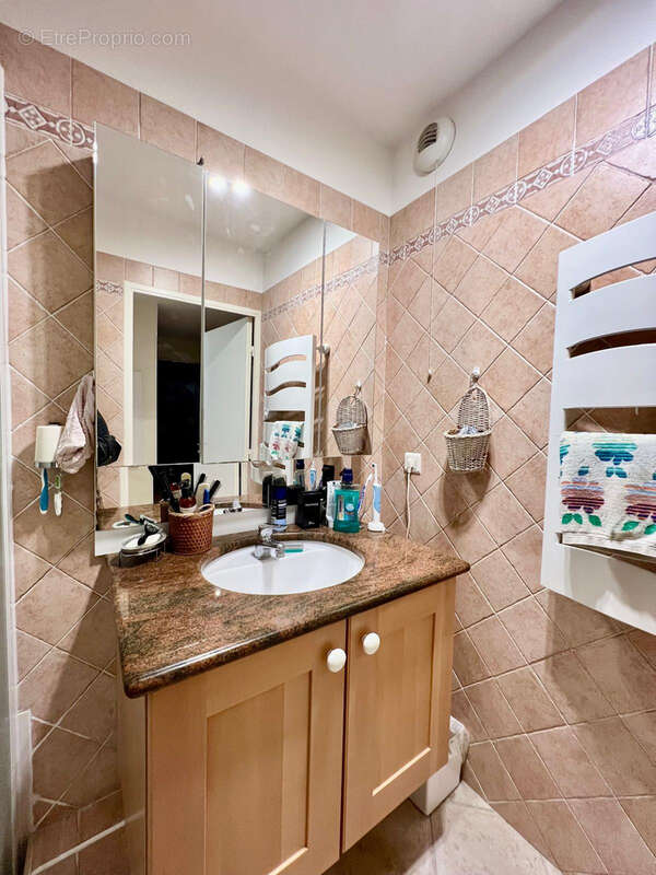 Appartement à SAINT-LAURENT-DU-VAR