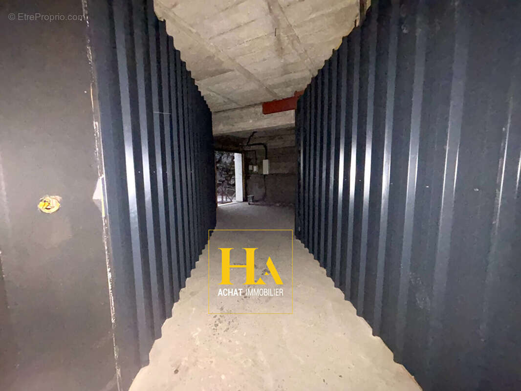 Commerce à SAINT-BARTHELEMY-DE-VALS