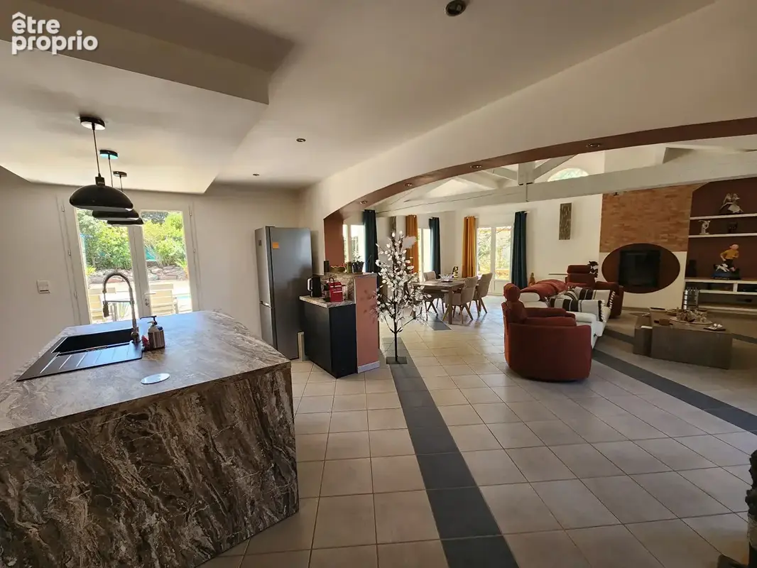 Réf :" SÉRÉNITÉ" Pavillon de type 4 avec piscine, jardin et garage - photo 6