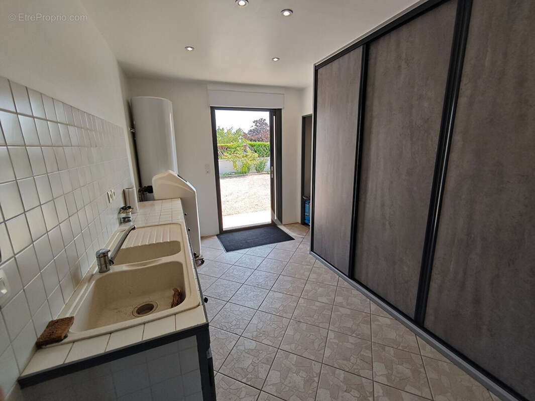 Maison de plain pied -  Semussac 4 pièce(s) 120 m2 - photo 12