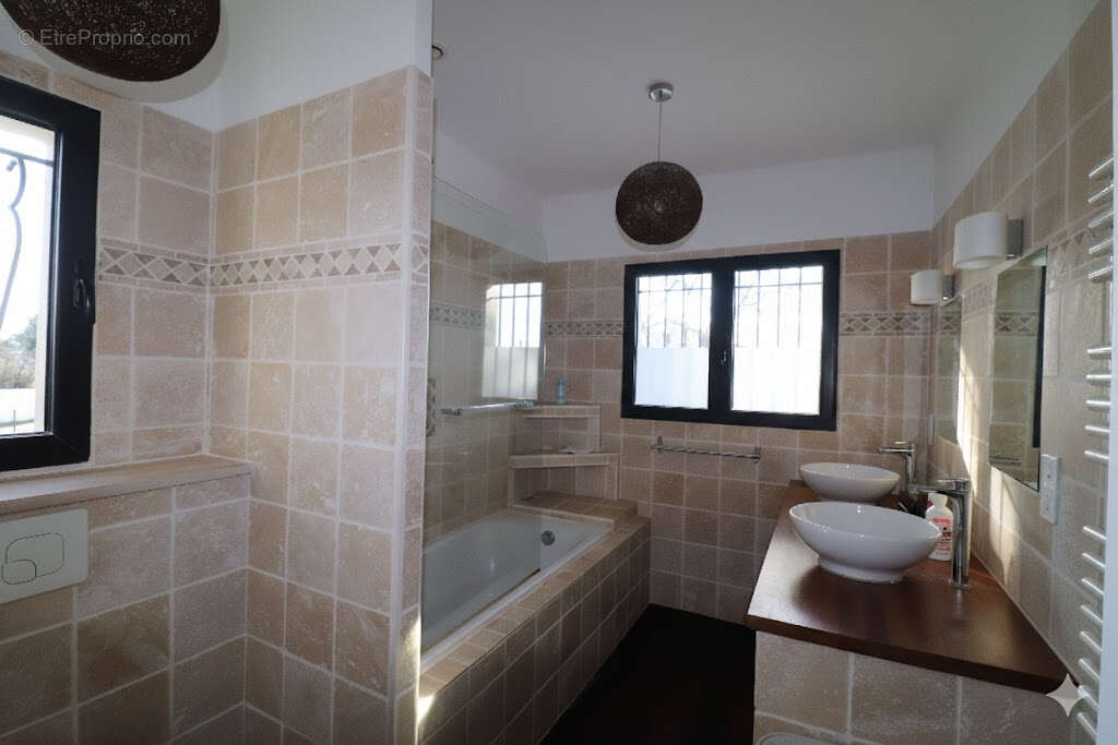 Maison familiale avec piscine et appartement indépendant - photo 13