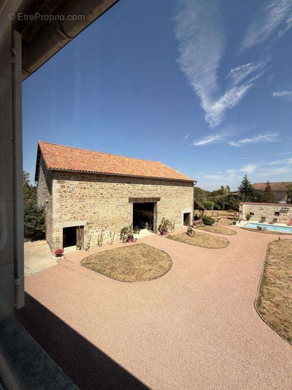 Maison 180 m² à Piegut-Pluviers  - photo 2