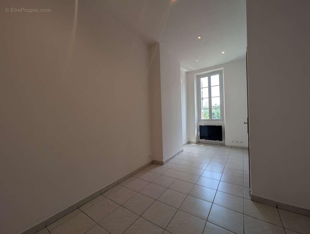 Appartement à MARSEILLE-4E