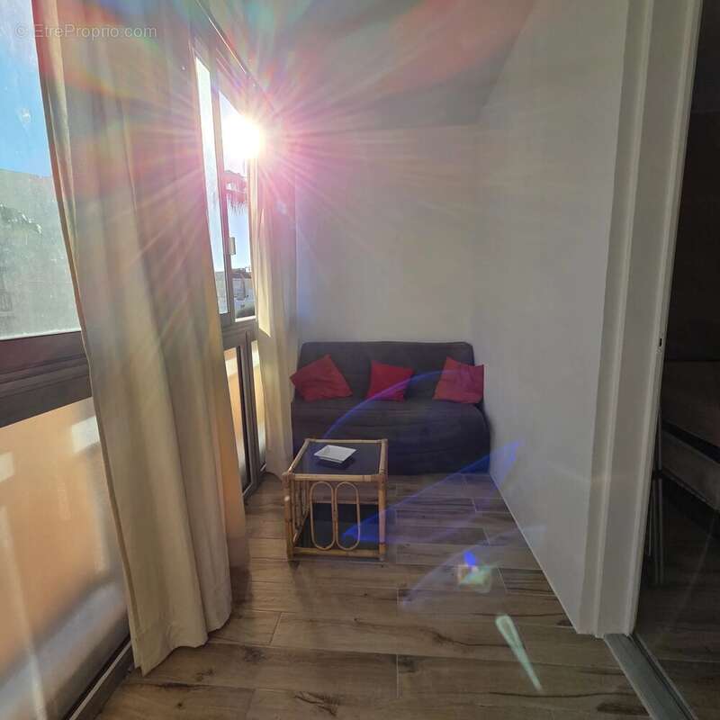 Appartement à SAINT-LAURENT-DU-VAR