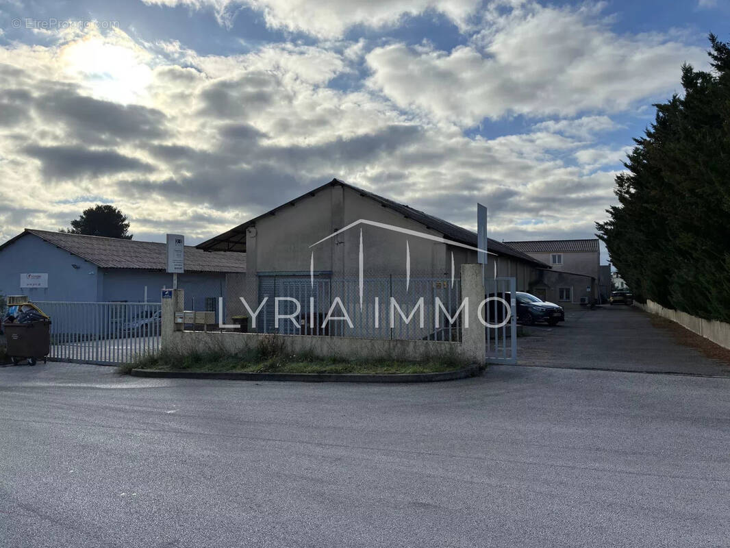 Commerce à LE MUY