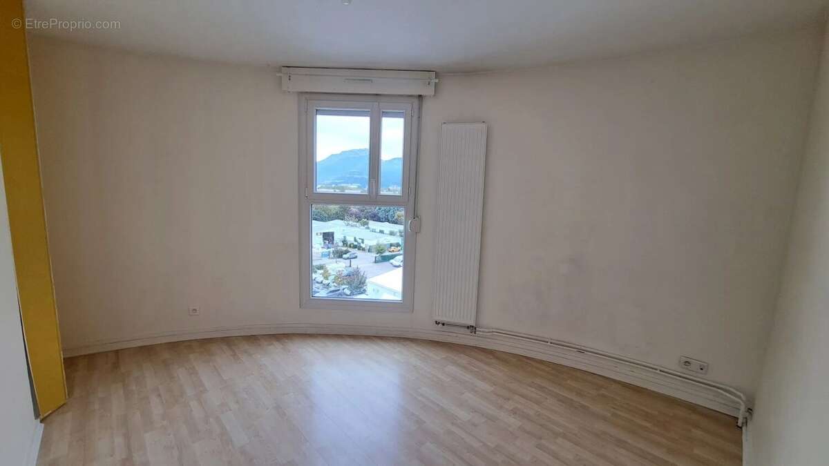 Eybens - Appartement T4 en dernier étage, possibilité de garage. - photo 10