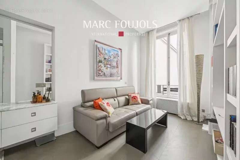 Appartement à PARIS-8E
