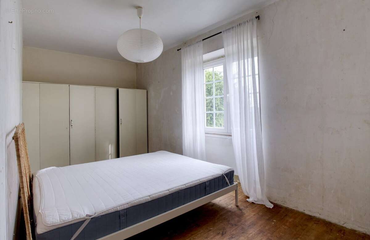 Maison de village à finir de rénover avec accès privatif à la rivière, au cœur d'un charmant village avec bar - photo 6
