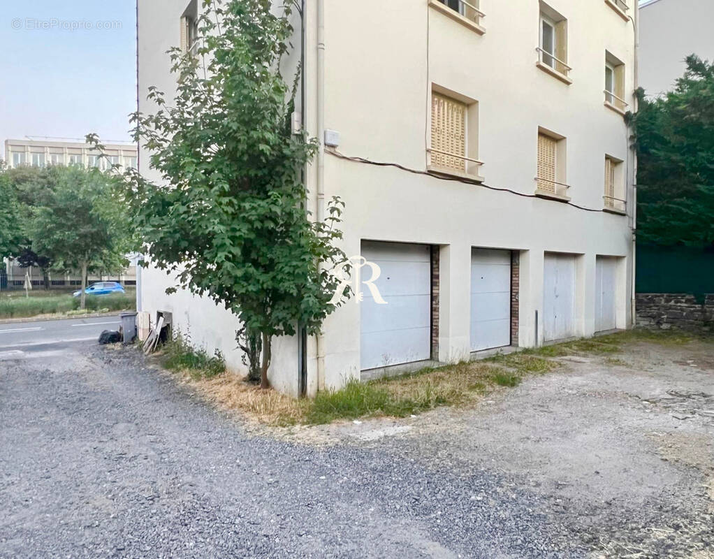 Parking à CLERMONT-FERRAND