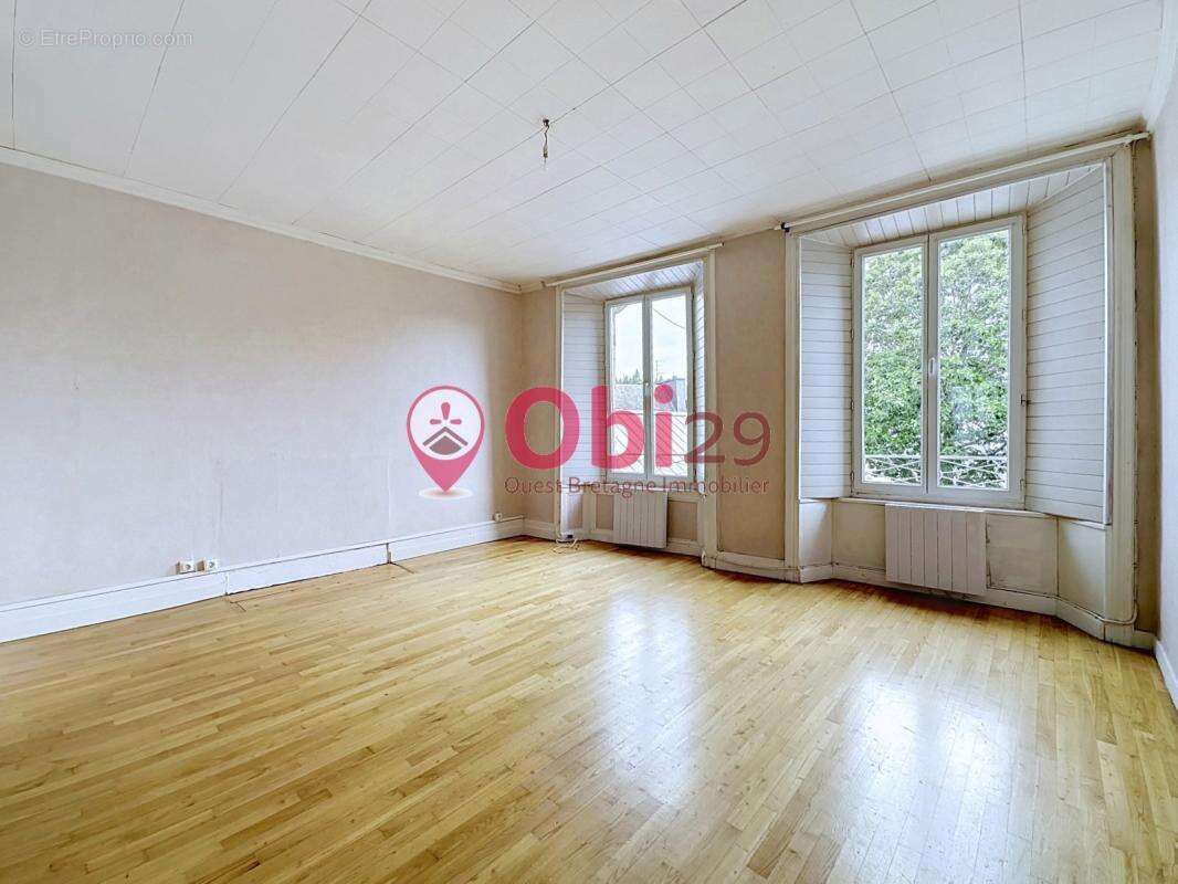 Appartement T4 de 100 m² – Centre-ville de Châteaulin - photo 2