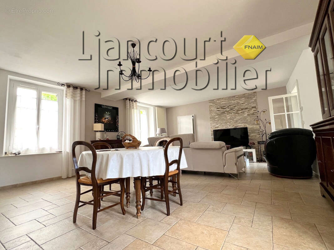 Maison à ANGICOURT