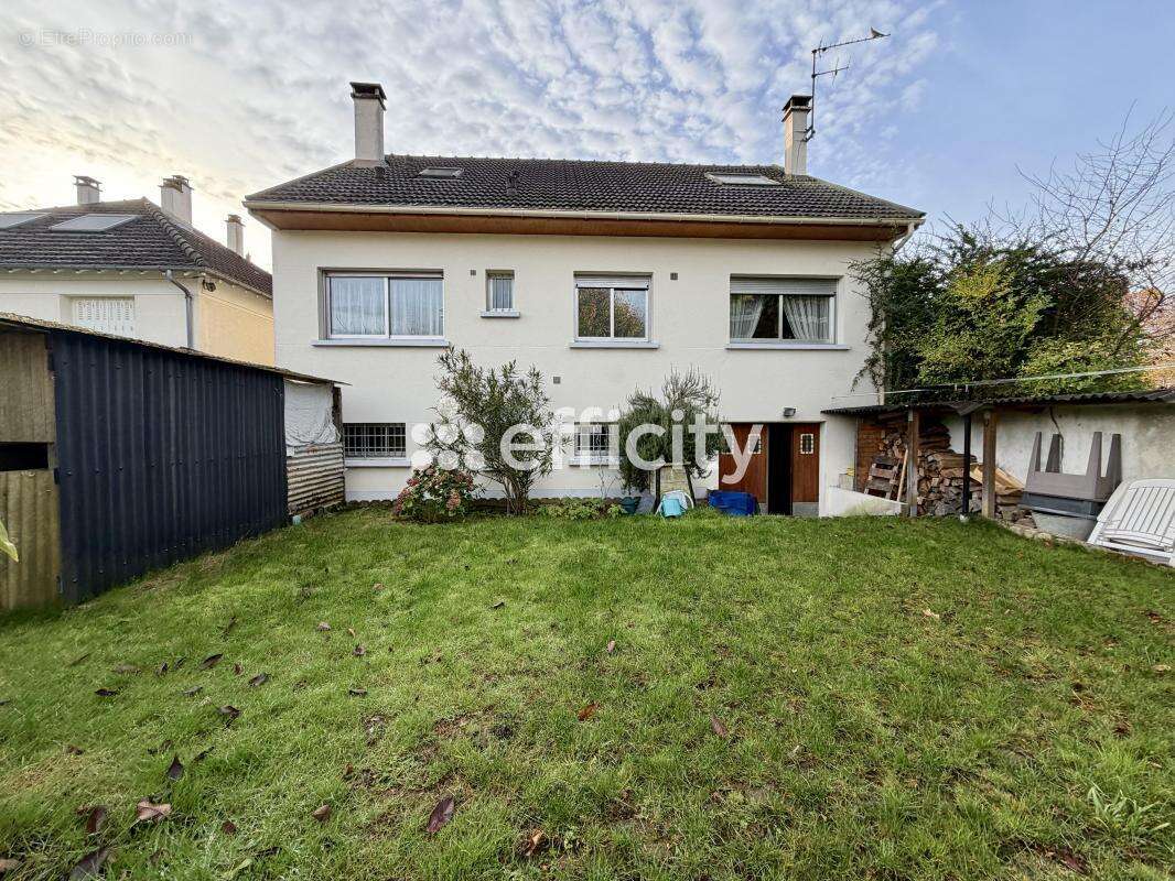 Maison à CHENNEVIERES-SUR-MARNE