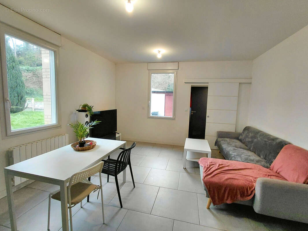 Maison à NYOISEAU