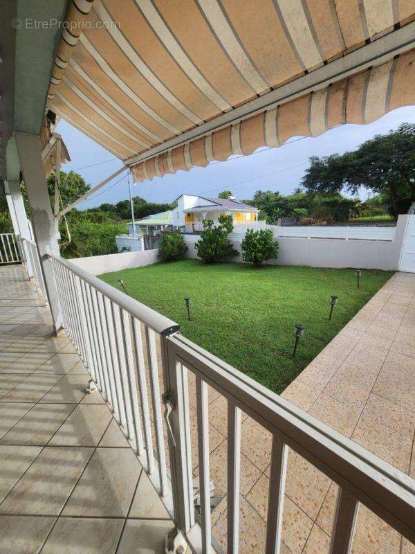Maison quasi autonome ideale famille + appartement sur St François 779000 euros - photo 3