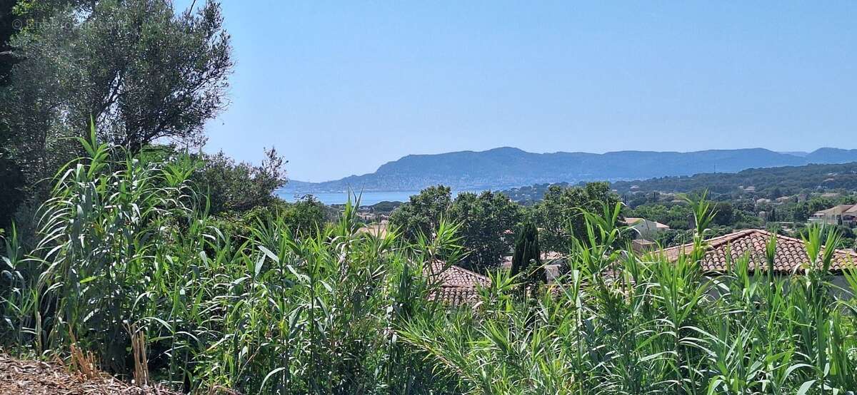 Terrain à SAINT-CYR-SUR-MER