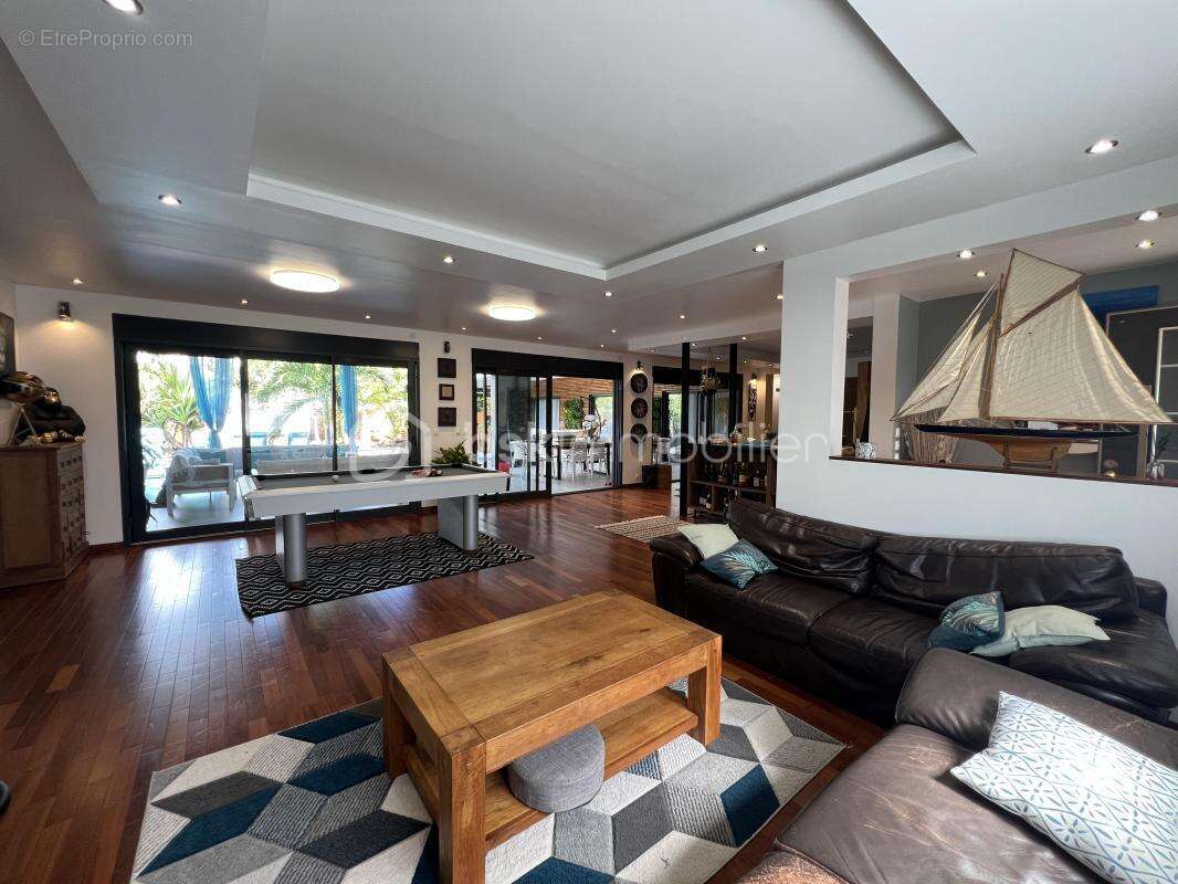 Ensemble de 2 villas t8 et t5 avec piscines de 254 m2 et 120 m2 sur un terrain de 2054 m2 - photo 6