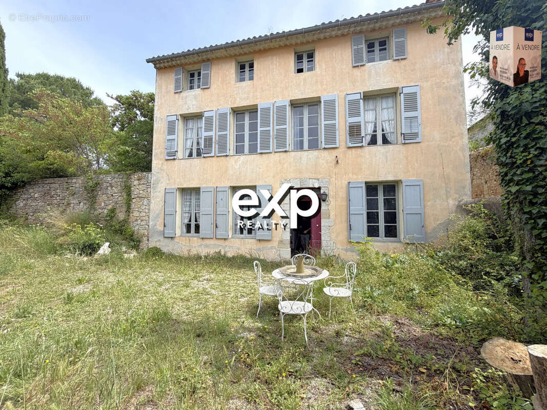 Maison à LE REVEST-LES-EAUX