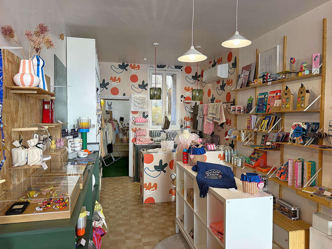 Commerce à VILLENEUVE-LES-AVIGNON