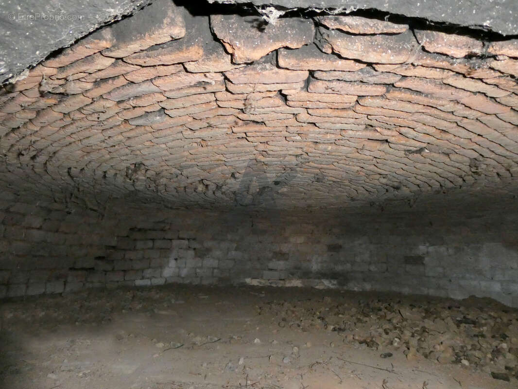 Très belle ferme de caractère indépendante avec grandes dépendances et 5 000 m2 de terrain - photo 20