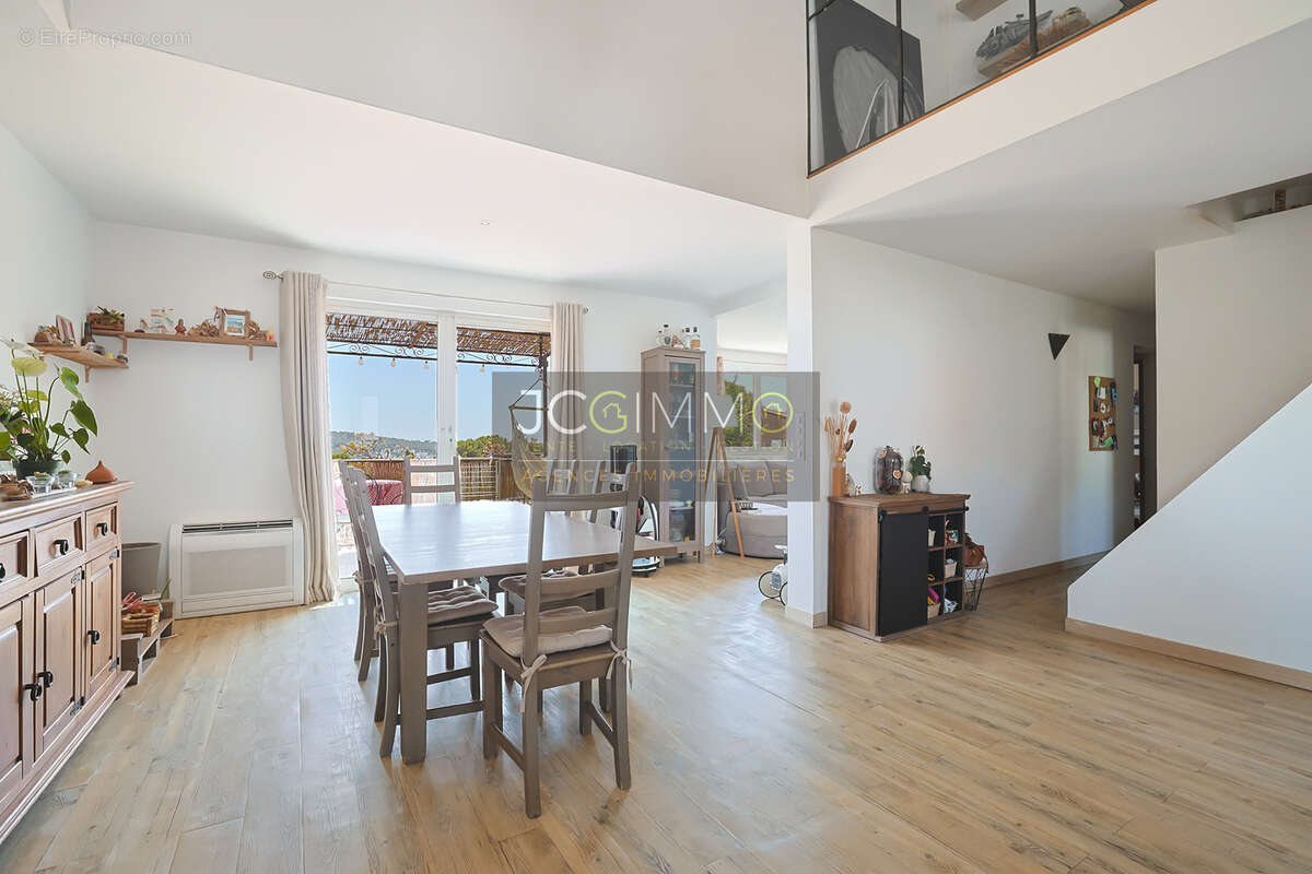 Haut de villa de 141m2 + jardin - photo 9