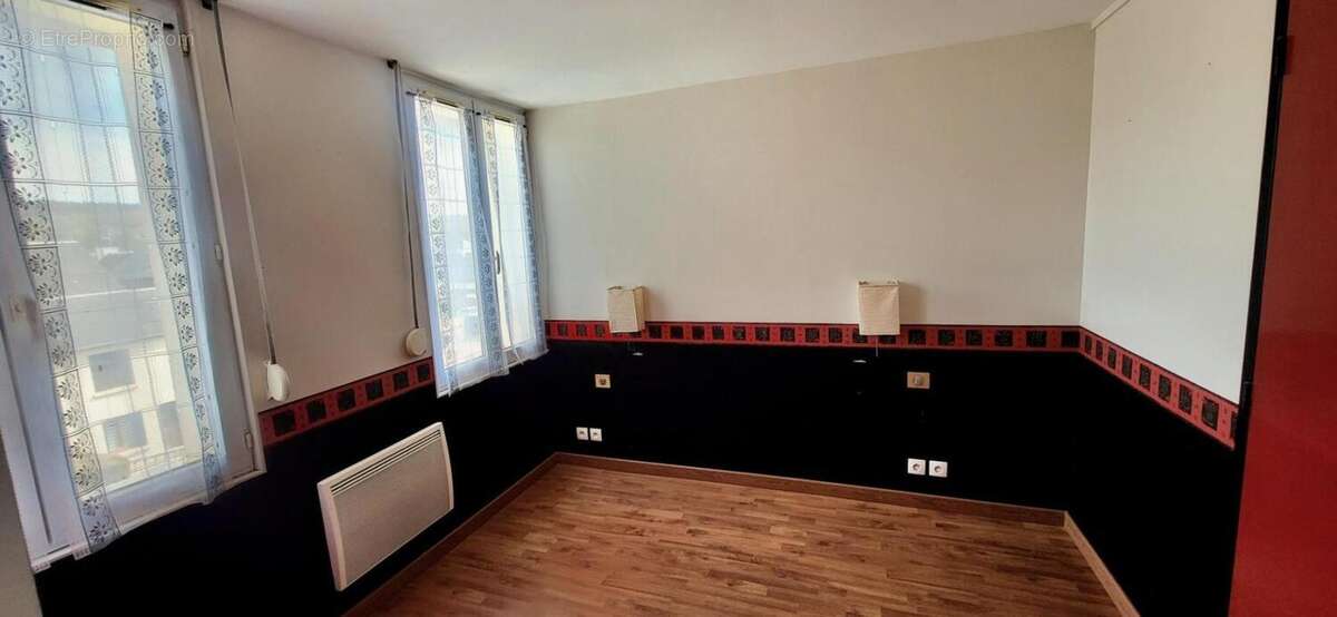 LE HOULME : Maison de Ville rénovée de 75 m² avec 3 CH, Terrasse et bâtiment annexe - Prix attractif ! - photo 3
