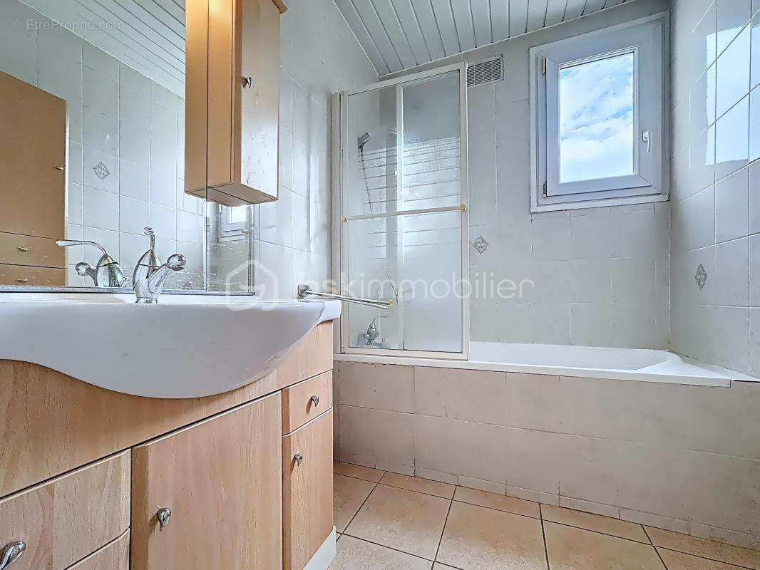 Appartement à LE PONT-DE-CLAIX