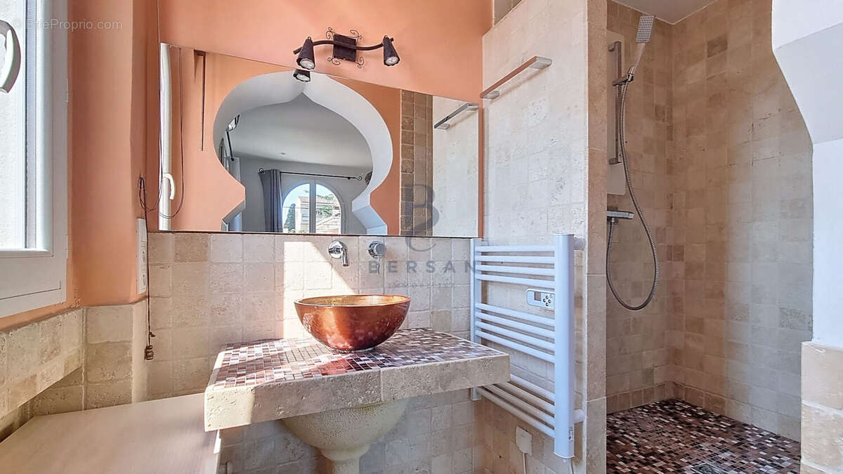 Appartement t2 centre ville st raphael calme vue mer imprenable - photo 15