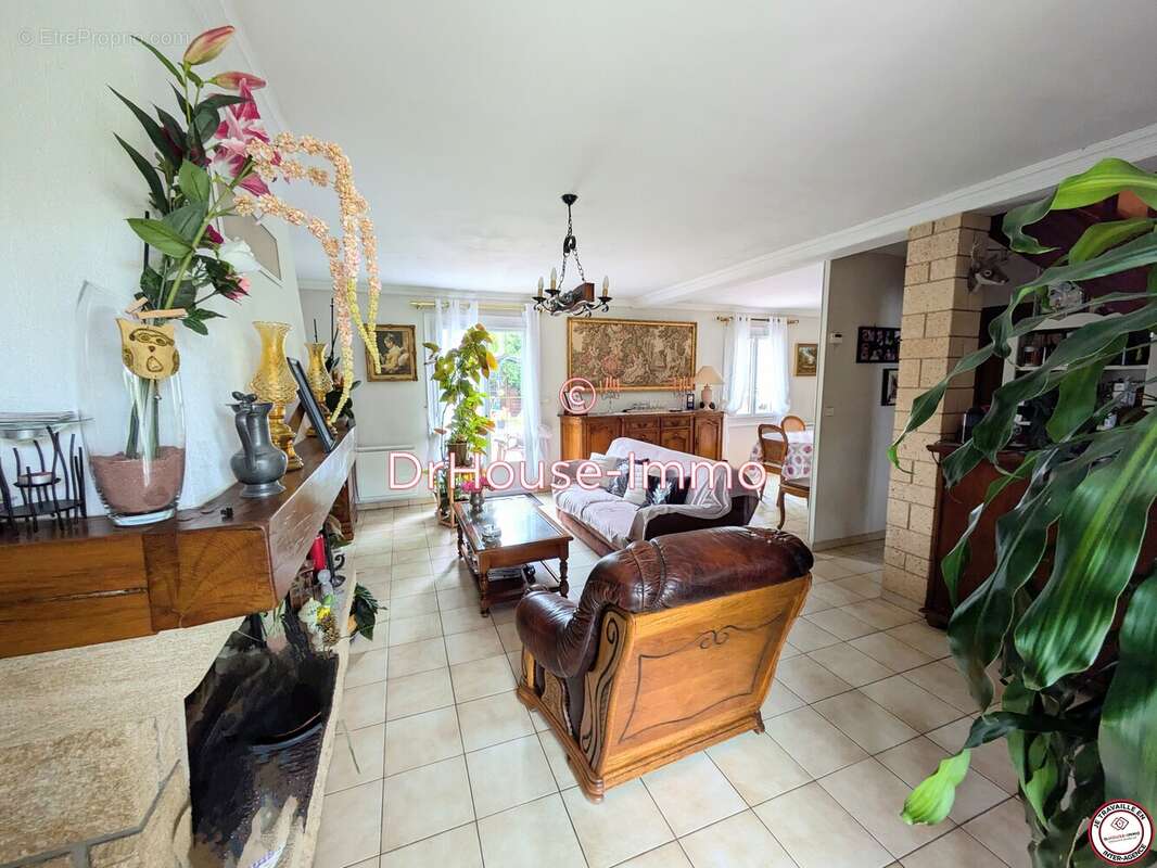 Maison à CHANTELOUP-LES-VIGNES