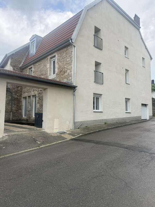 Appartement à POUILLEY-LES-VIGNES