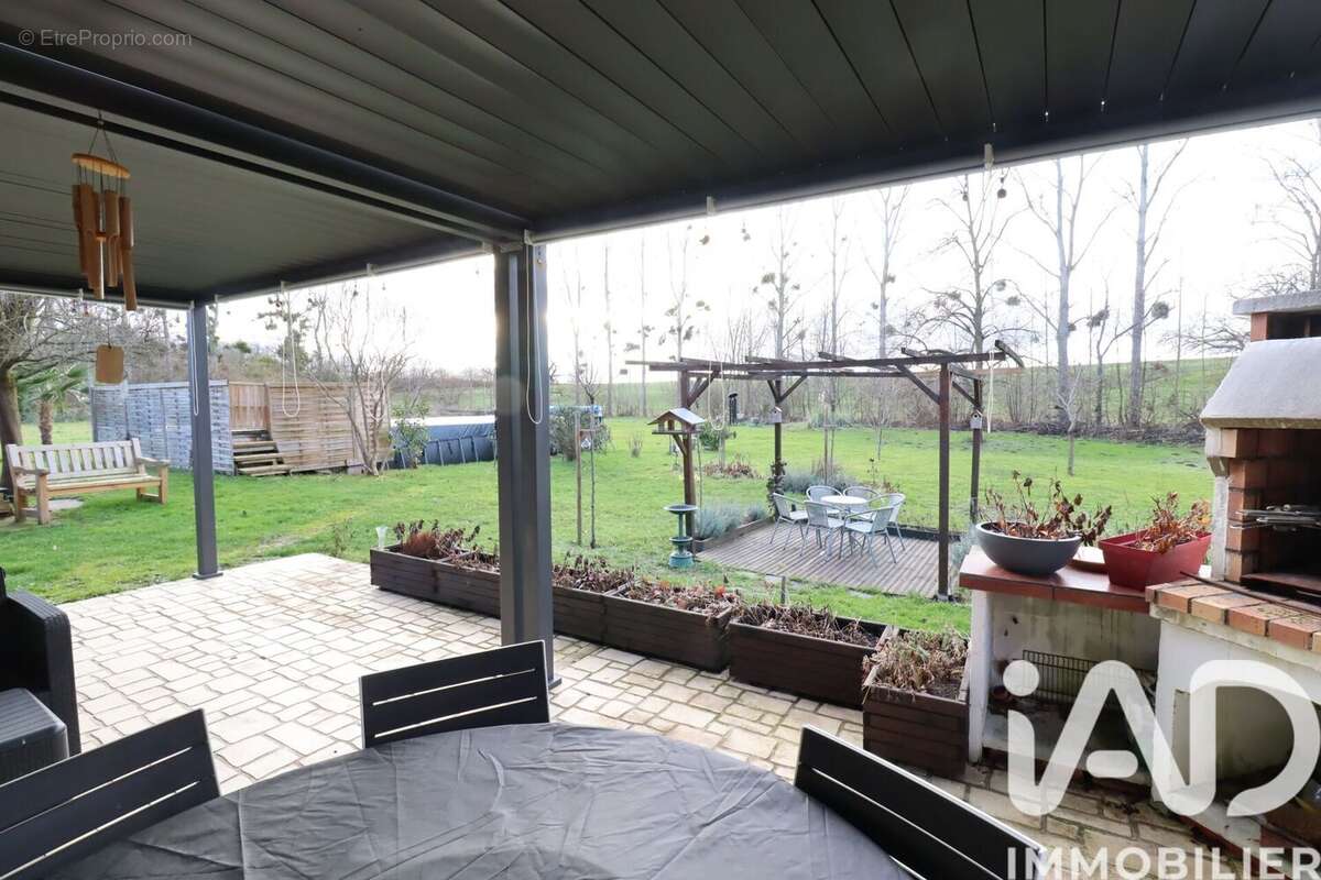Maison 195 m² à Monteignet-Sur-L'andelot  - photo 4
