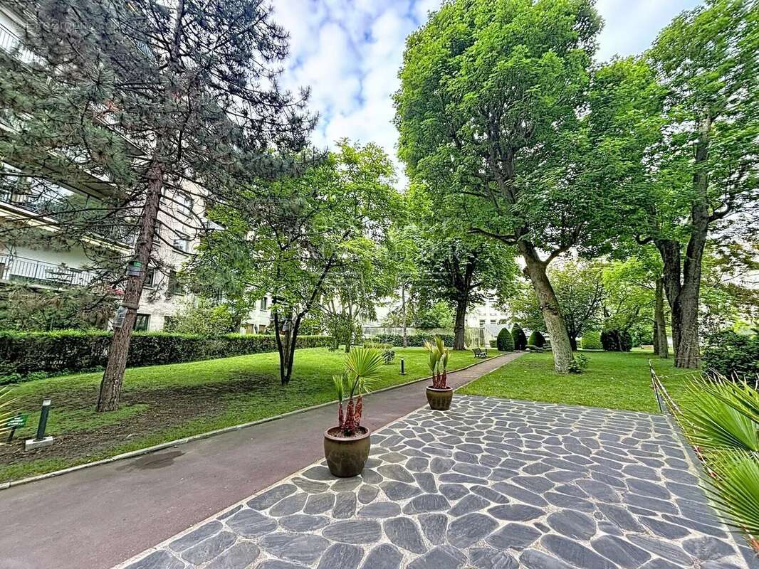 Appartement à NEUILLY-SUR-SEINE
