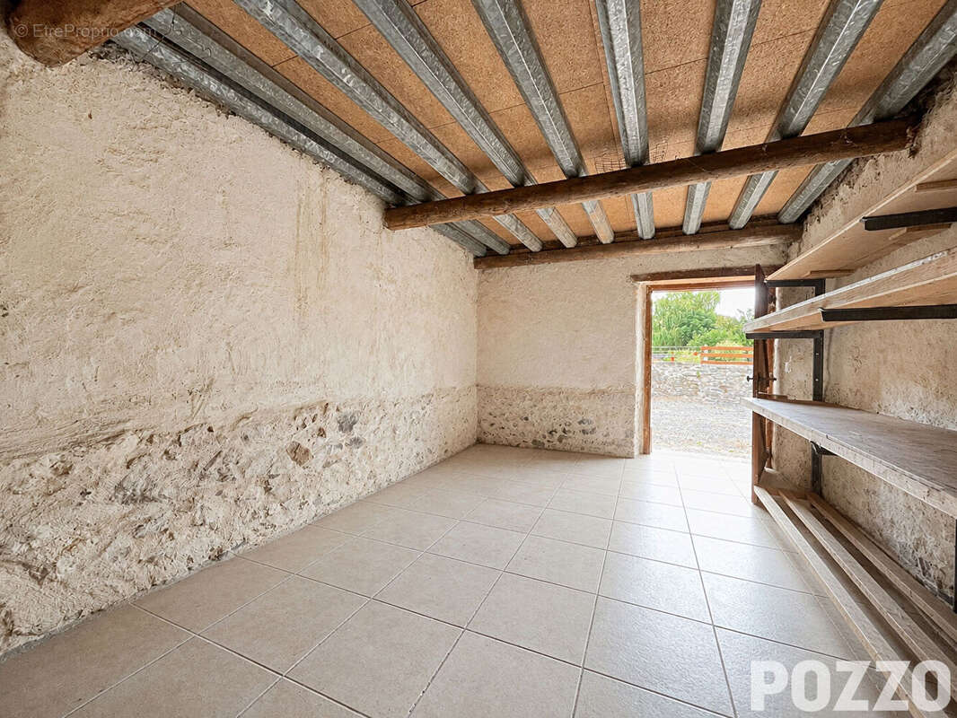 EXCLUSIVITÉ : Charmante maison en pierre à Saint-Sauveur-Villages avec beau terrain arboré et dépendances, 88.9 m2, 3ch. - photo 17