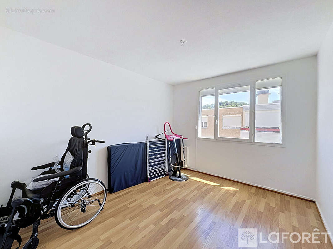 Appartement  Bourgoin-jallieu 4 pièce(s) 83 m2 - photo 5