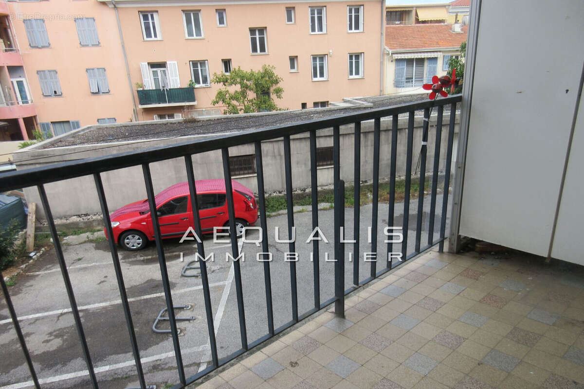 Appartement à SAINT-LAURENT-DU-VAR