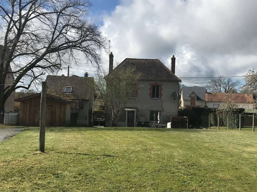 Maison à LUSSAC-LES-EGLISES