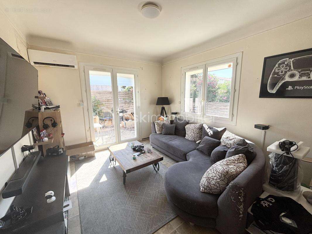 VIAS – Maison 3 faces avec extérieur, stationnement et 3 chambres, à 2 km de la plage ! - photo 6