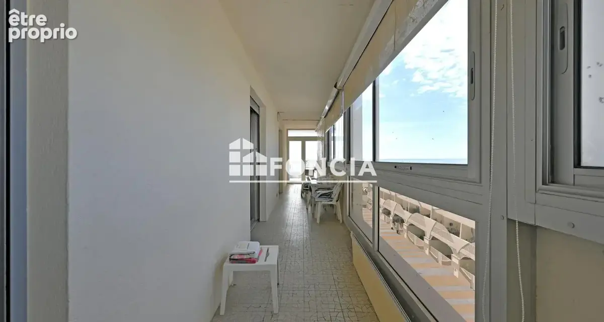 Centre-ville – Emplacement d’exception face à la mer  pour ce T4 avec vue mer panoramique – Grandes terrasses - Garage et Cellie - photo 12