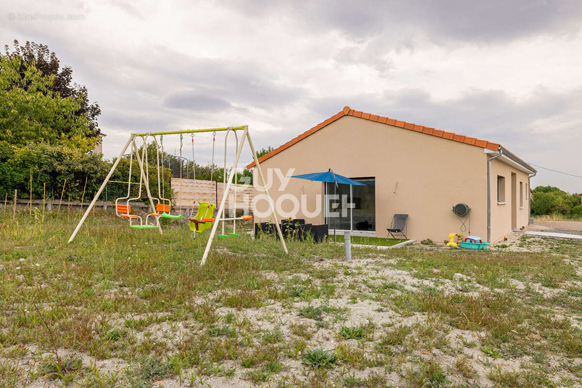 Maison à PESSAT-VILLENEUVE