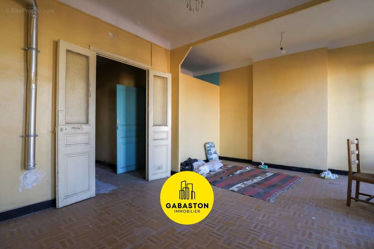 Appartement à MARSEILLE-1E