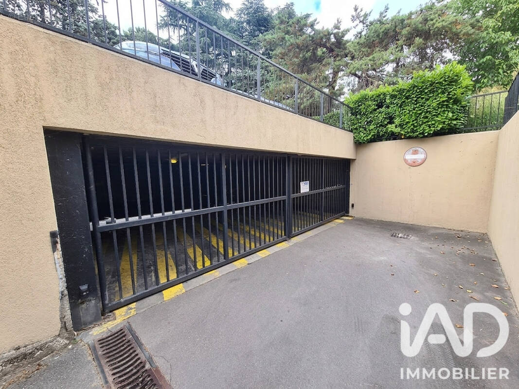 Photo 1 - Parking à EVRY