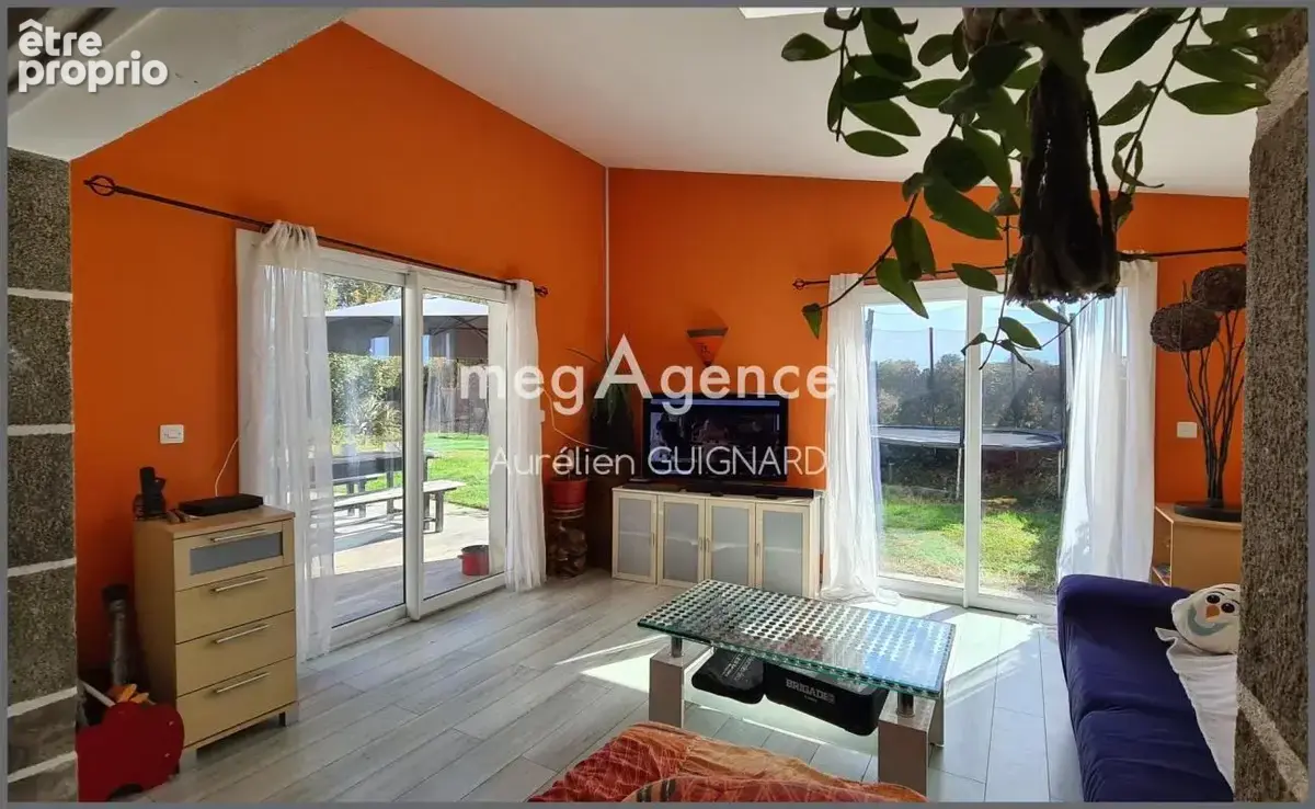 3 chambres, 1 dépendance offant un bel espace en pelouse avec une mare - photo 2