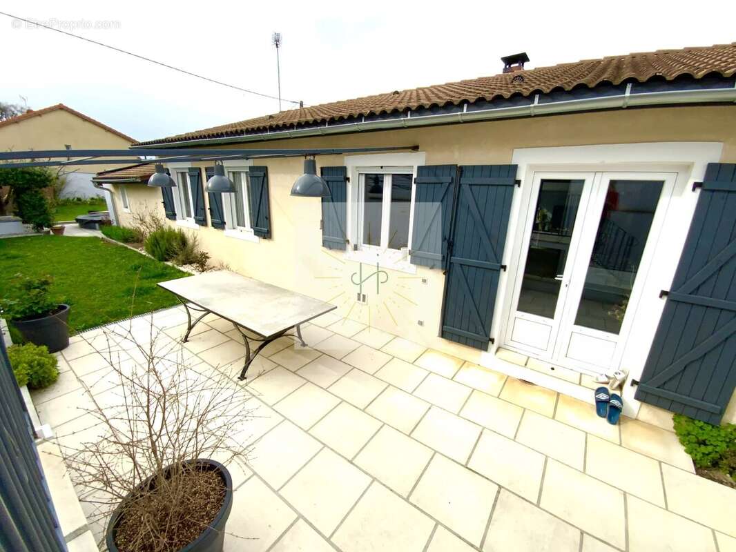 Maison à MONTELIMAR