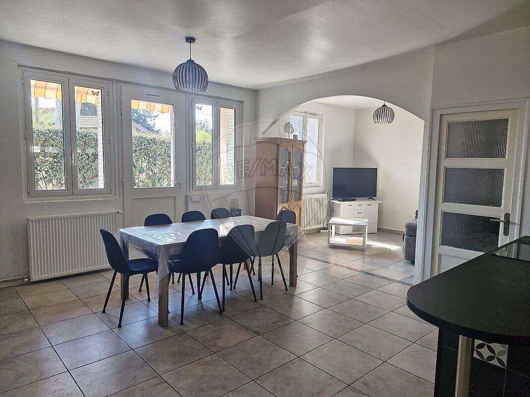 Maison à JASSANS-RIOTTIER