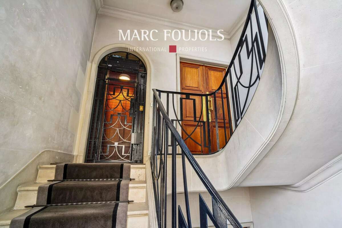 Appartement à NEUILLY-SUR-SEINE