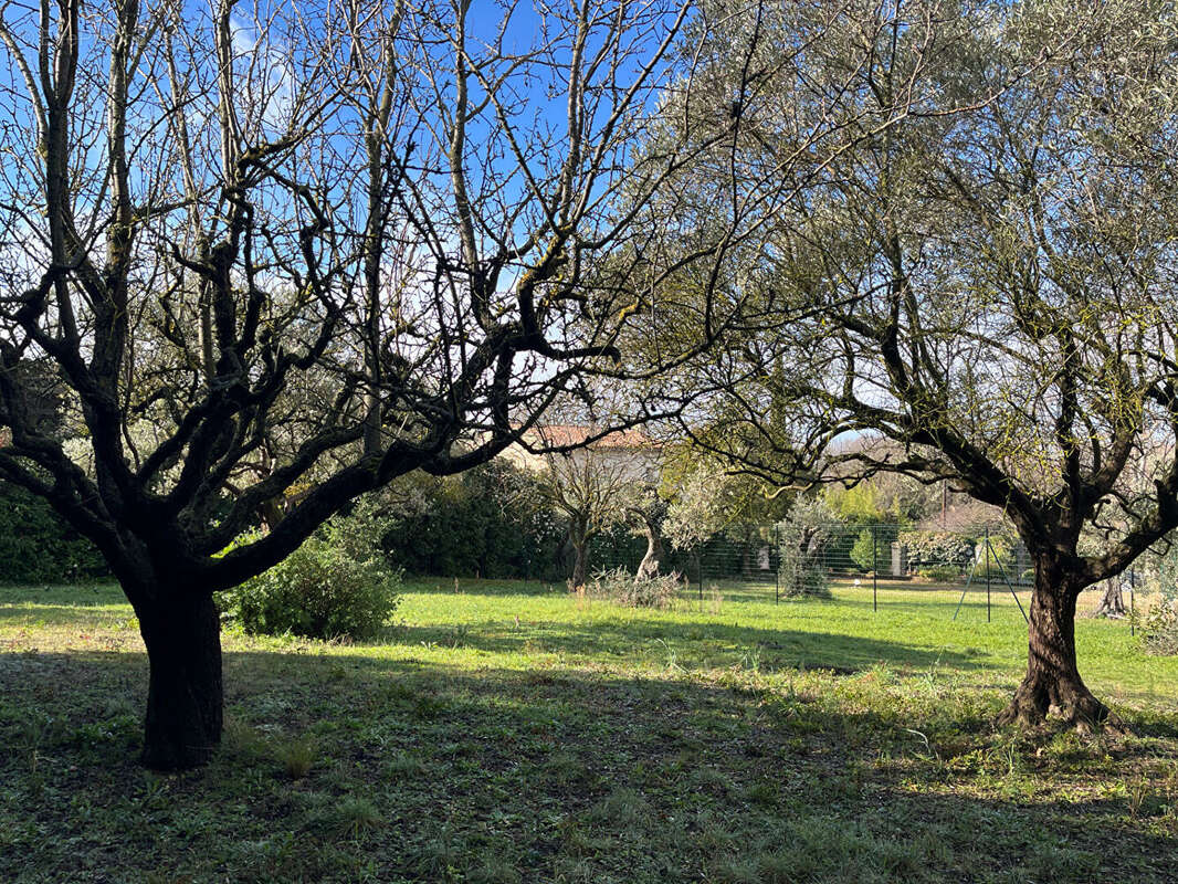 Terrain à LAGNES