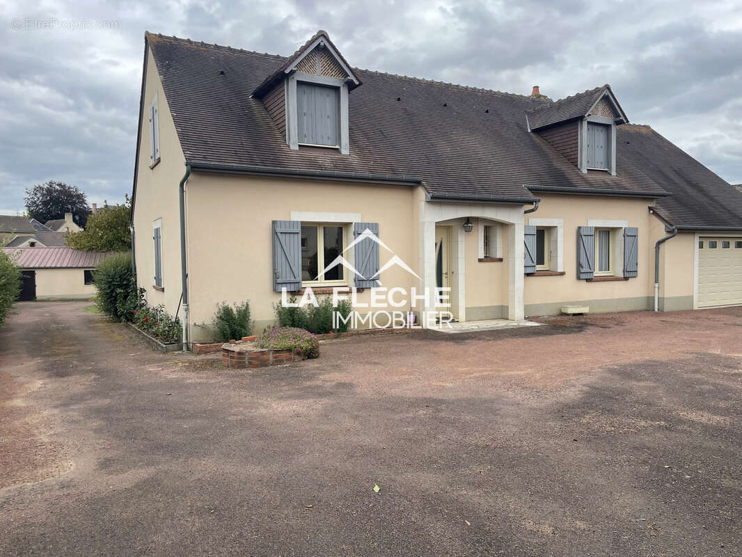 Maison à LA CHAPELLE-D'ALIGNE